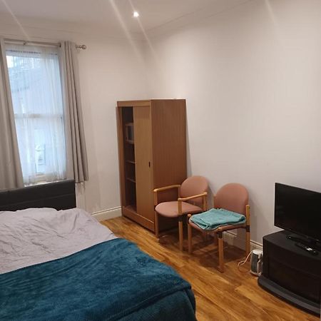 Beautiful Room In Lovely Flat London Exterior photo