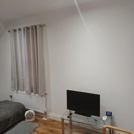 Beautiful Room In Lovely Flat London Exterior photo