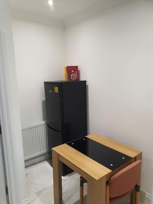 Beautiful Room In Lovely Flat London Exterior photo