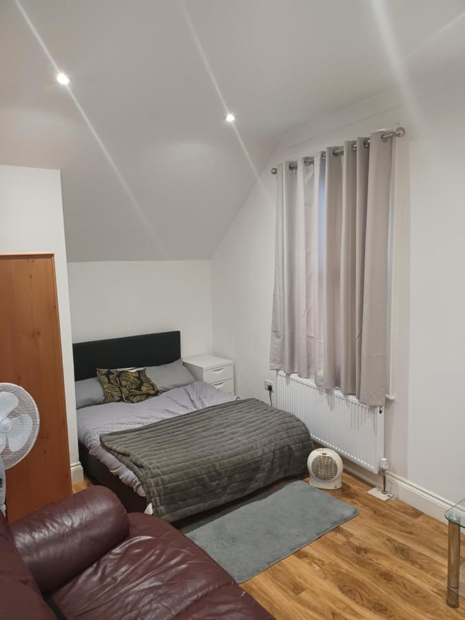 Beautiful Room In Lovely Flat London Exterior photo