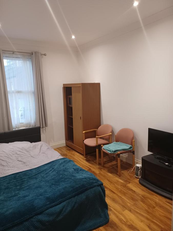 Beautiful Room In Lovely Flat London Exterior photo