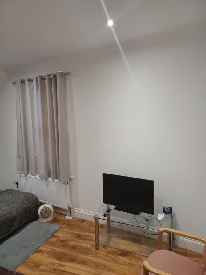 Beautiful Room In Lovely Flat London Exterior photo